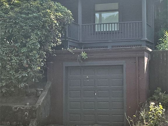 2nd image of 1812-1816 SE Taylor St