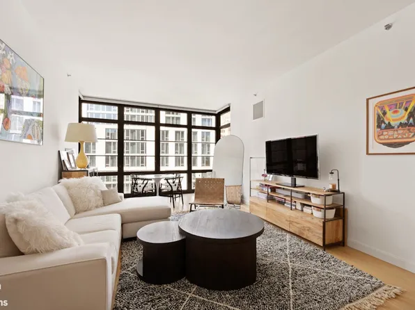 50 West 30th Street image 1 of 11