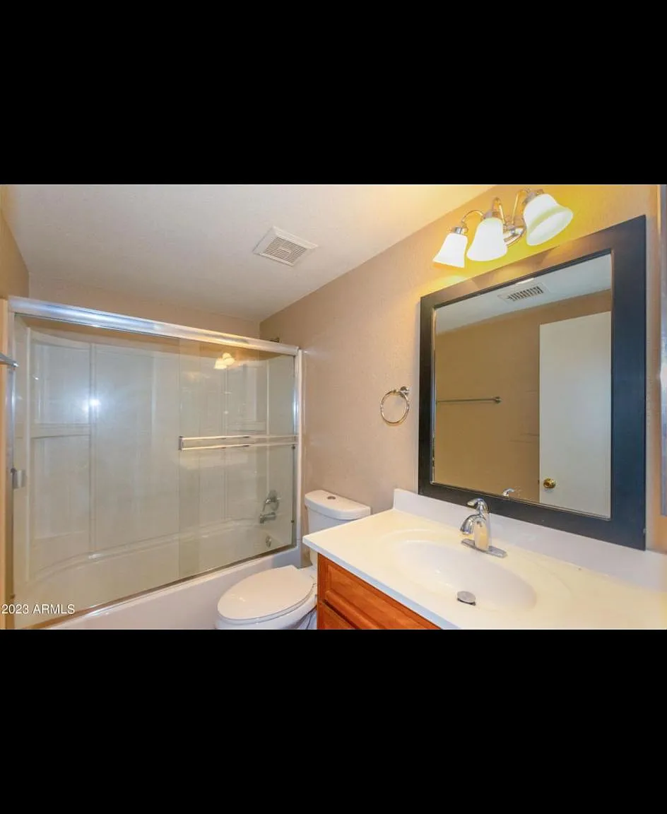 2910 W Marconi Ave — Photo 1