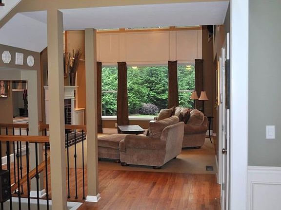 5th image of 105 Essex Valley Ct