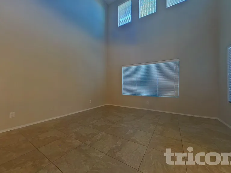 5733 W Milada Dr — Photo 2