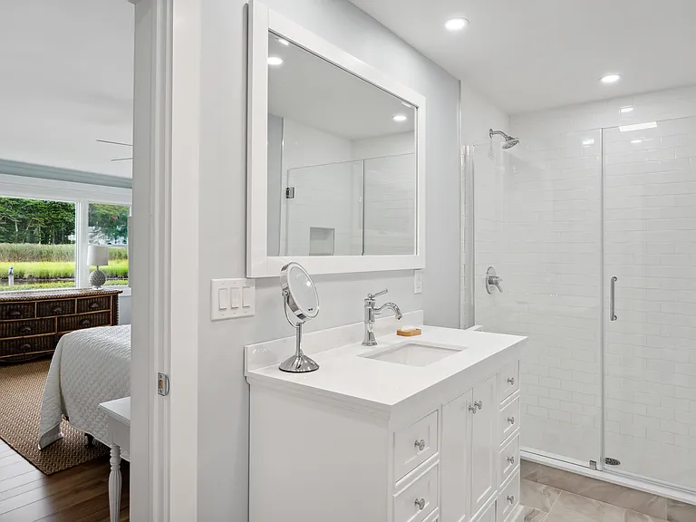 19 Bishop Ave — Photo 11