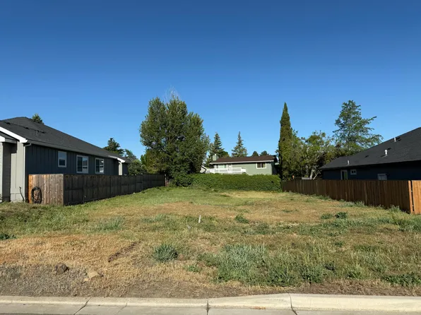 2535 Deschutes Dr, Medford, OR 97504