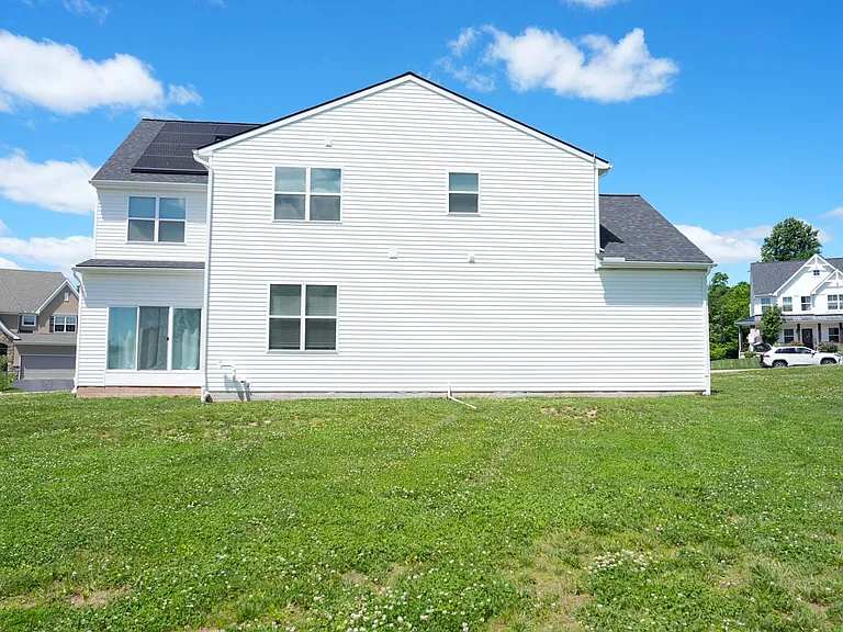 245 Hollyhock Dr — Photo 4