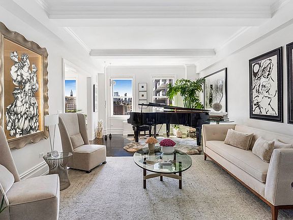 4th image of 165 W 91st St #15A
