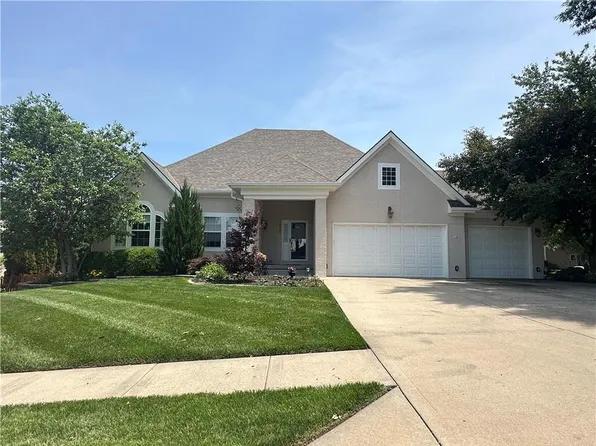 6121 N Cypress Ct, Gladstone, MO 64119