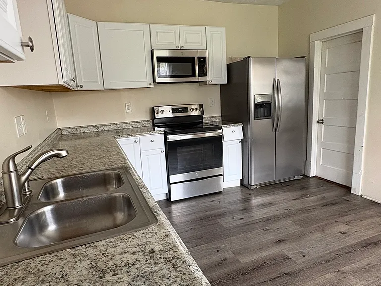 24 Curtin Ave — Photo 9