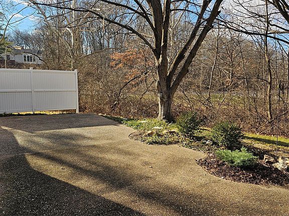 5th image of 2302 Claymoor Dr