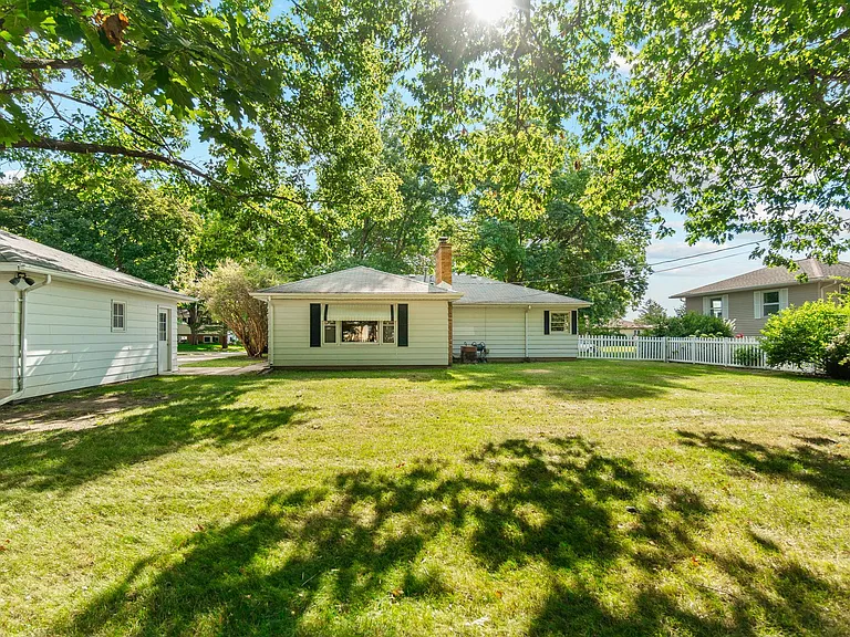 1238 S Hill Dr — Photo 23