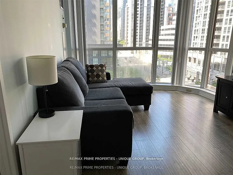 736 Bay St #512 — Photo 10