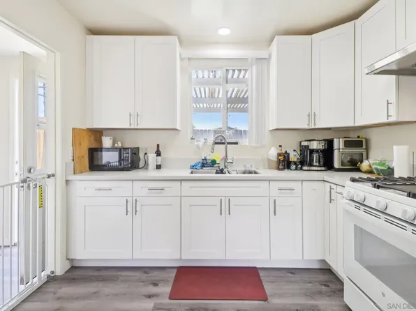 1055 11th St, Imperial Beach, CA 91932