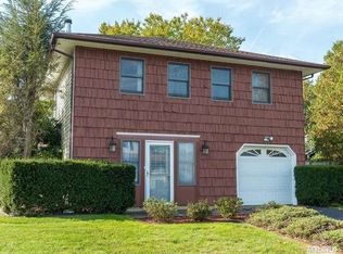 21 Bruno Ln, Dix Hills, NY 11746