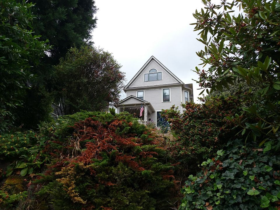 2nd image of 5812 E Green Lake Way N