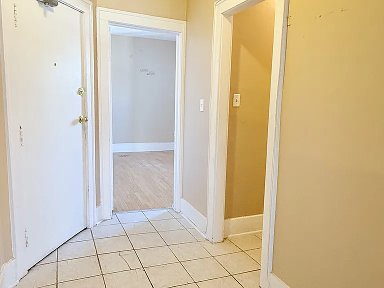 1441 Wyandotte St E #5 — Photo 10