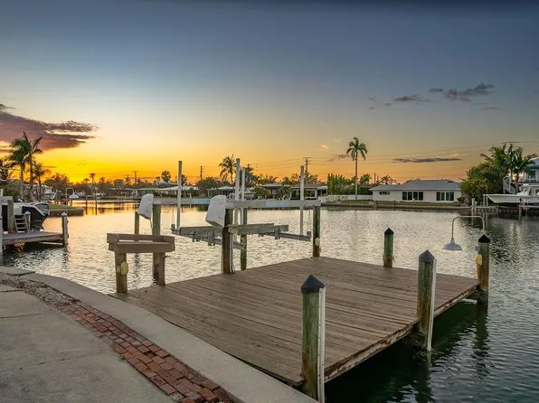 34 Seaside Ct, Holmes Beach, FL 34217