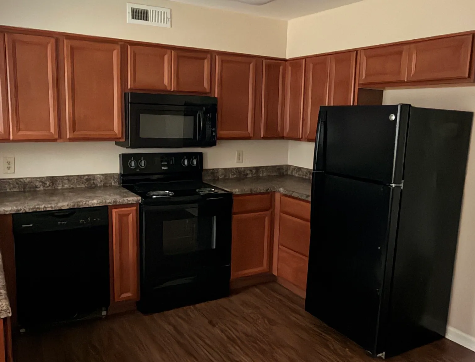 2 bed, 1.5 bath, $1,095 — Photo 4