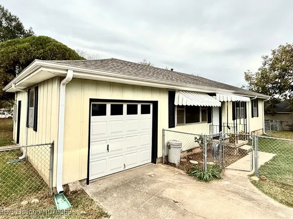 318 N 21st St, Van Buren, AR 72956