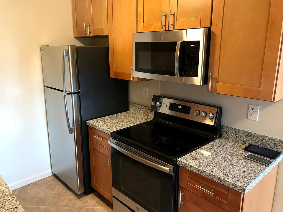1st image of 1557 Hudson St APT 17