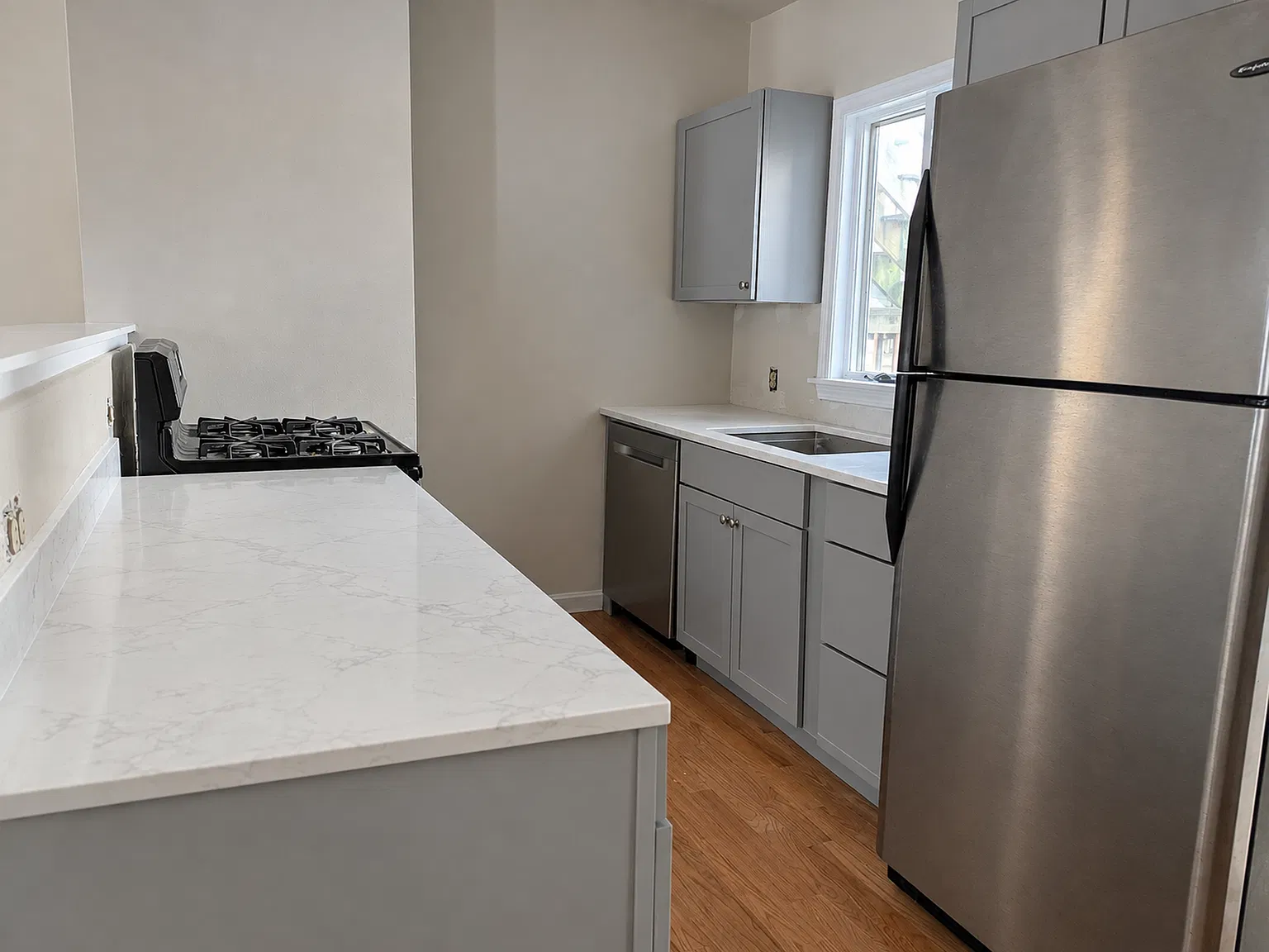 2 bed, 1000 sqft, $4,000 — Photo 3