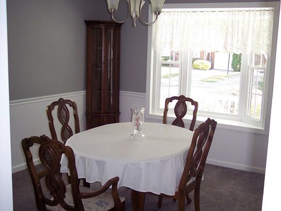4th image of 382 Crestwood Ave