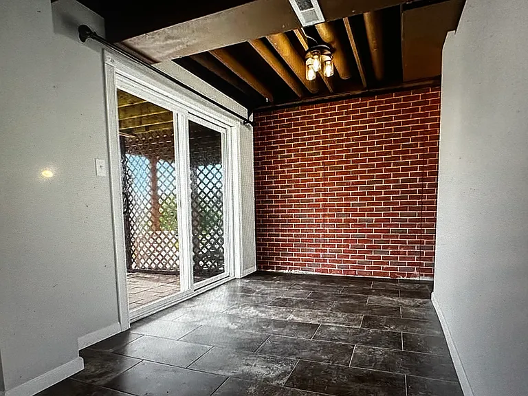 638 Country Village Dr — Photo 4