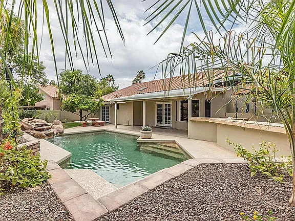 1211 E Drake Dr — Photo 36
