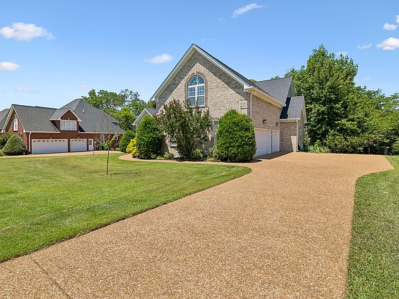 5th image of 402 Five Oaks Blvd