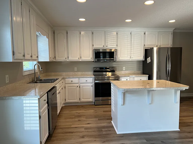 247 Palace Dr — Photo 13