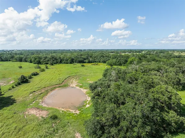 2550 County Road 201, Weimar, TX 78962