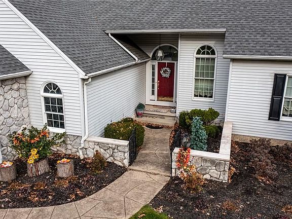 3rd image of 1079 Foxwood Dr