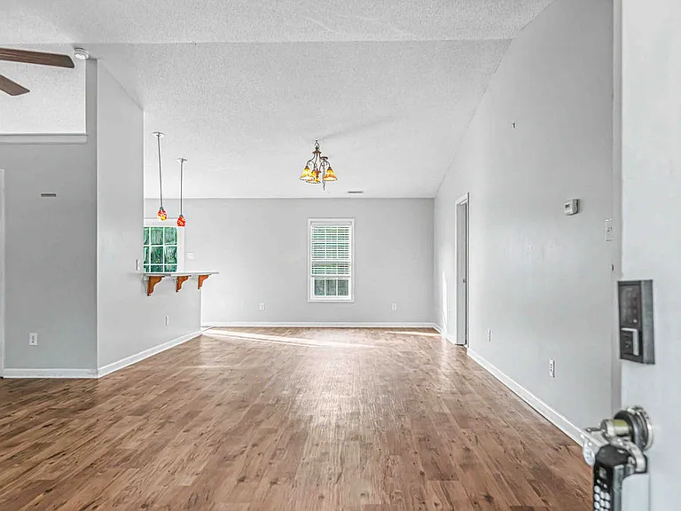 118 Magnolia Ln — Photo 3