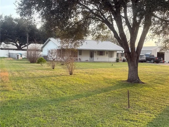 676 County Road 2, Hallettsville, TX 77964