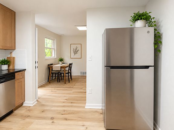 3rd image of 187 Howard St