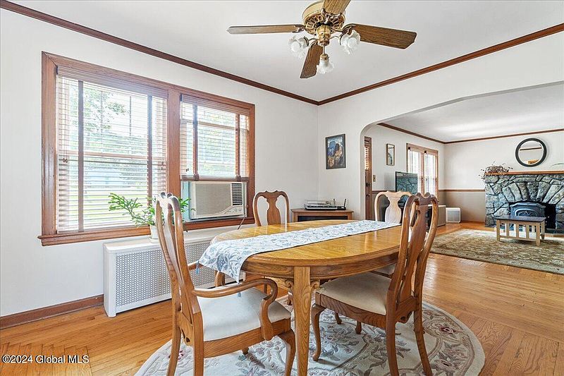 5th image of 934 Sacandaga Road