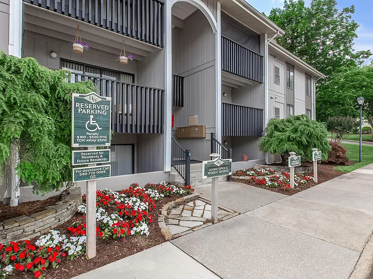 Honeywood Apartments — Photo 20