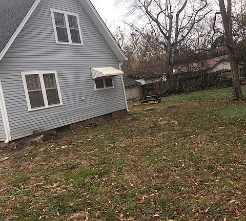 3rd image of 1006 E Vine St