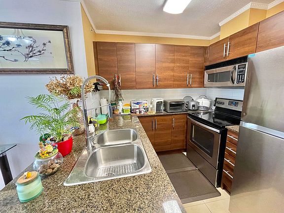 5th image of 813 Agnes St #1105