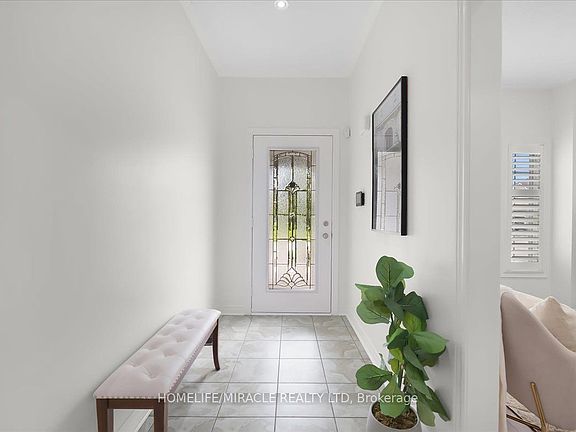 4th image of 141 Atherton Ave