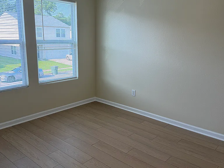 226 Dormont Dr NE — Photo 10