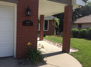 8049 Lowell Ave, Lincoln, NE 68506