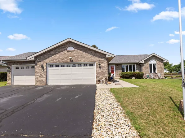 147 Autumnwood Ln, Davis Junction, IL 61020