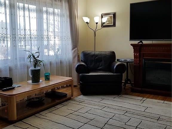 3rd image of 372 Tremaine Ave