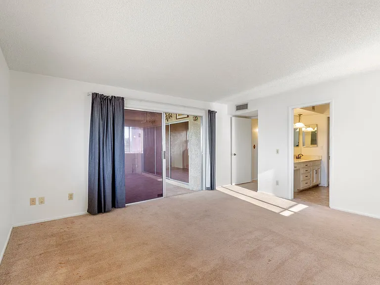 524 N Dodge Blvd — Photo 17