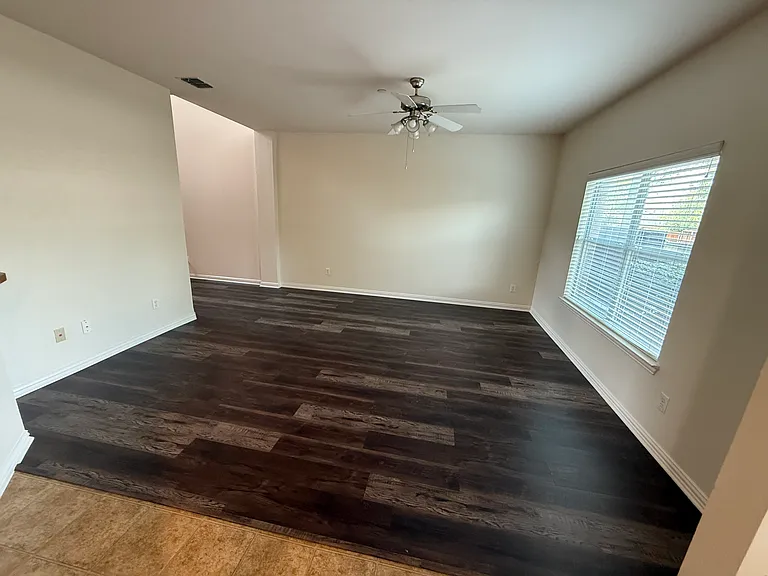 8732 Manhattan Ave — Photo 13