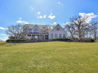 10N627 Oak Ridge Dr, Elgin, IL 60124