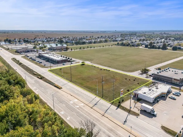 20711 W Renwick Rd, Crest Hill, IL 60403