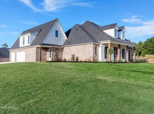 102 Fannin Dr, Benton, LA 71006