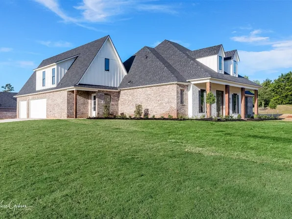 102 Fannin Dr, Benton, LA 71006