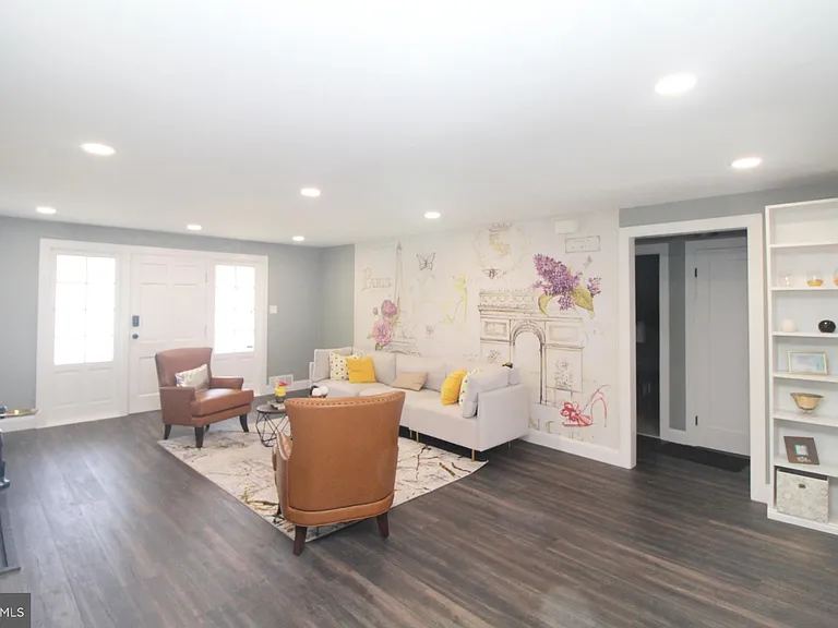 118 Washington Rd — Photo 4