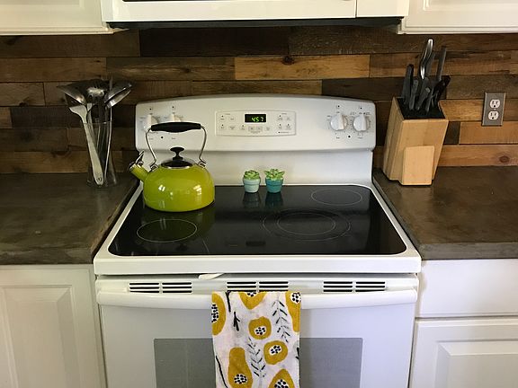 4th image of 47400 Vanker Ave